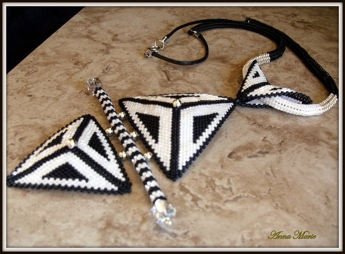 Delica Beaded Black and White Triangle Necklace Se