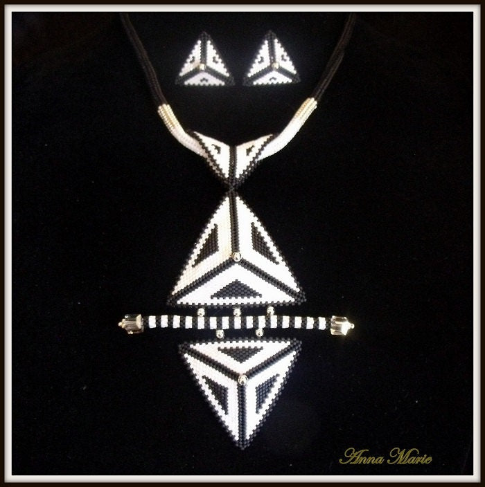 Delica Beaded Black and White Triangle Necklace Se
