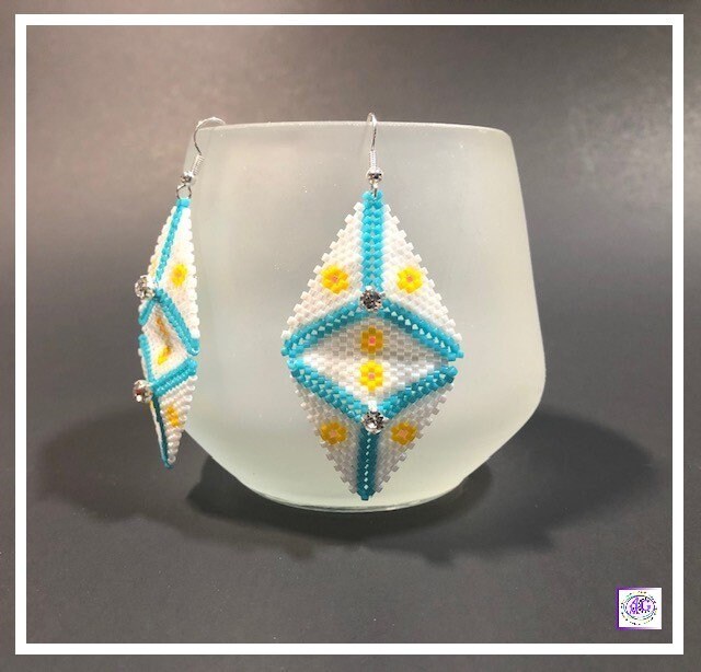 Beaded Triangle Necklace Set with Geometric Design (White)